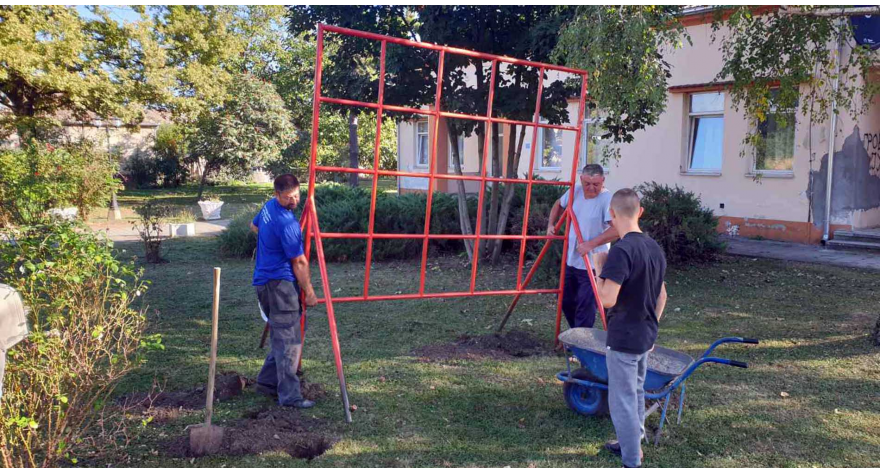 Допуњен мобилијар на дечјем игралишту